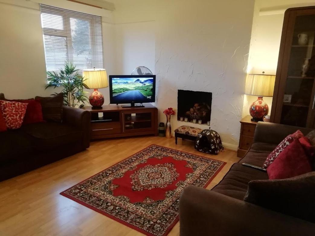 Апартаменты Cozy Loft In Bushey, 20 Mins By Train To Euston London Экстерьер фото