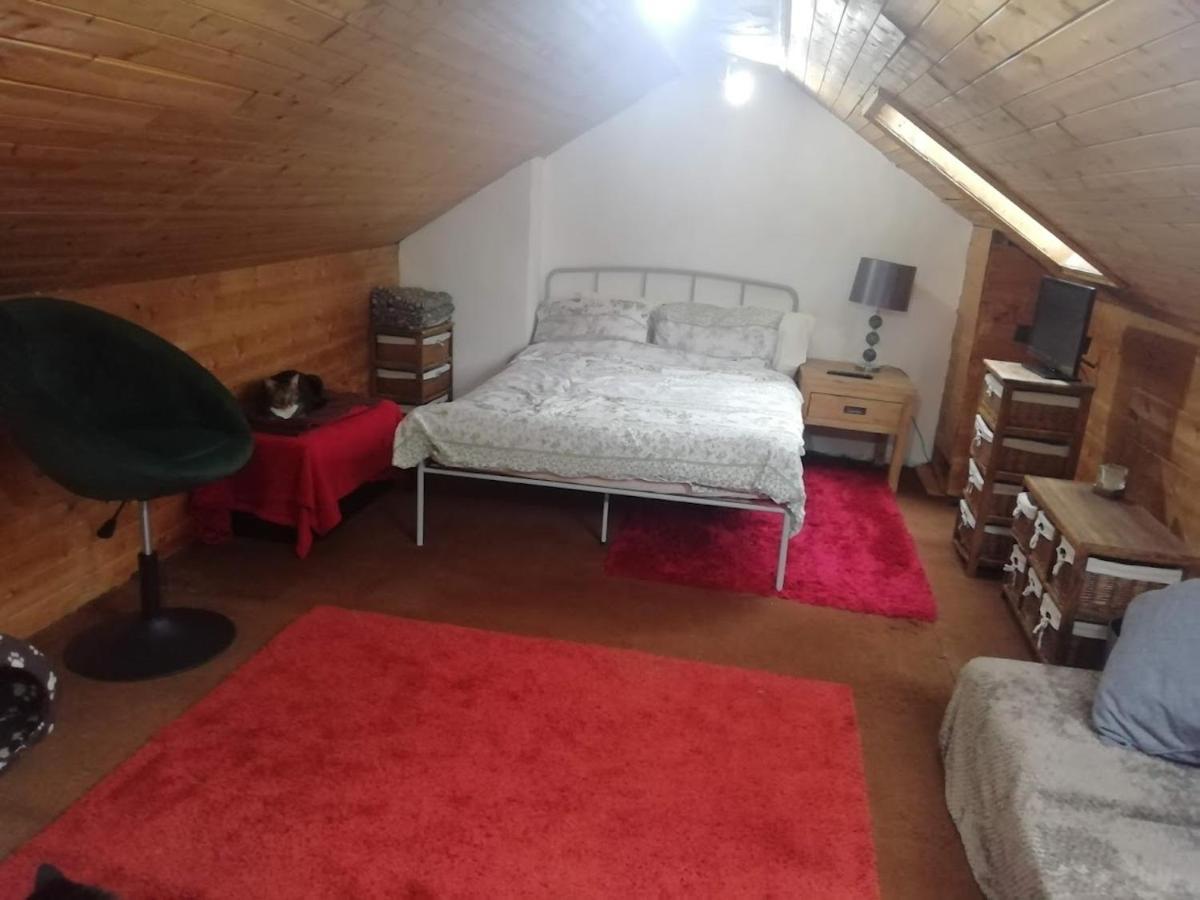 Апартаменты Cozy Loft In Bushey, 20 Mins By Train To Euston London Экстерьер фото